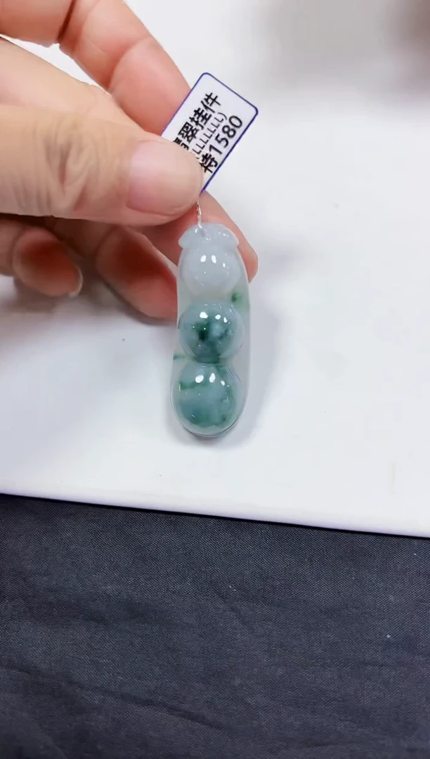 颈饰未镶嵌翡翠挂件