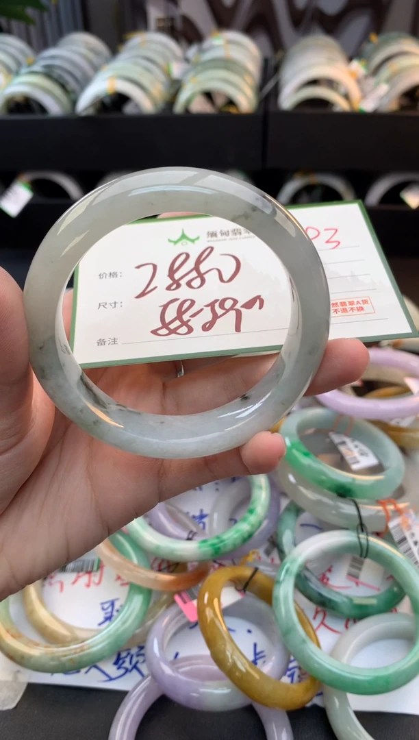 未镶嵌定制翡翠毛货需精细抛光+多人