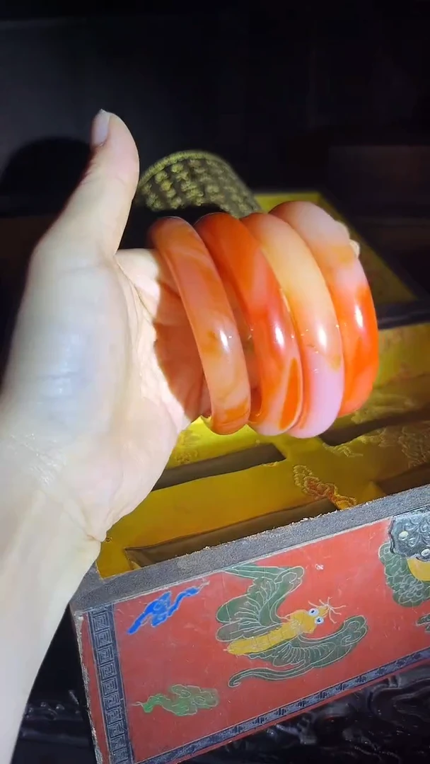 和田玉手镯未镶嵌双色手镯.4只.扁