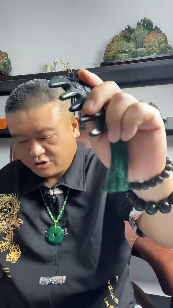 蛇纹石玉未镶嵌按摩梳一个