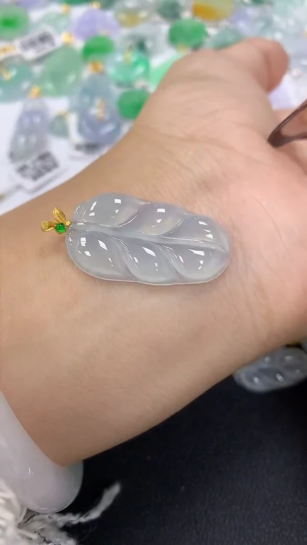 颈饰18K金镶嵌翡翠a货假一赔三支持复检百元上9元证书费自理