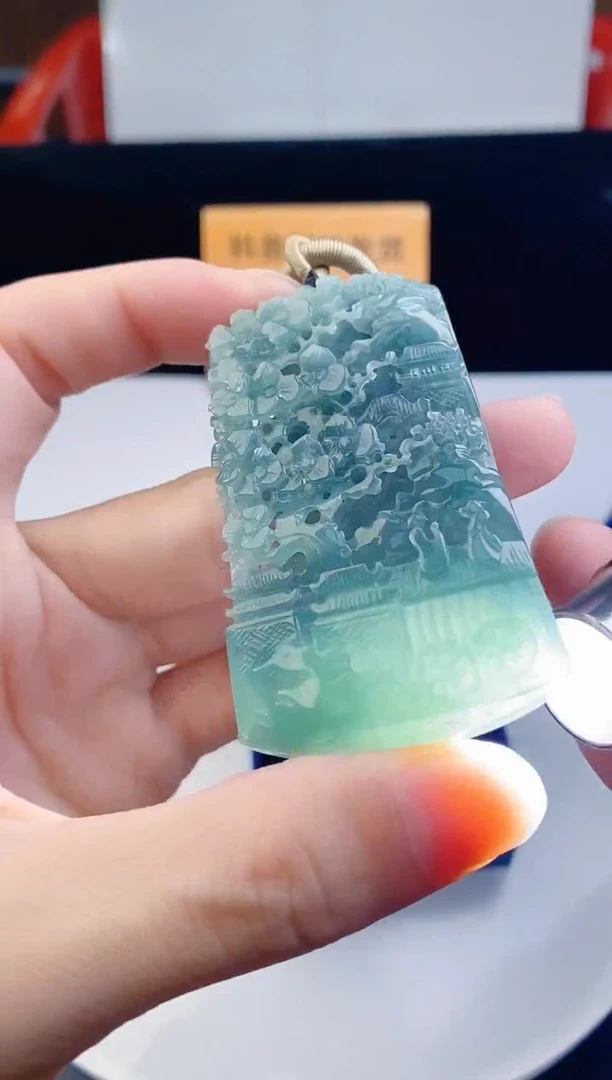颈饰未镶嵌翡翠