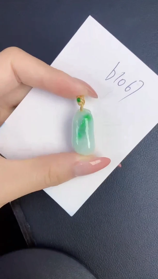 翡翠未镶嵌颈饰缅甸天然翡翠A货