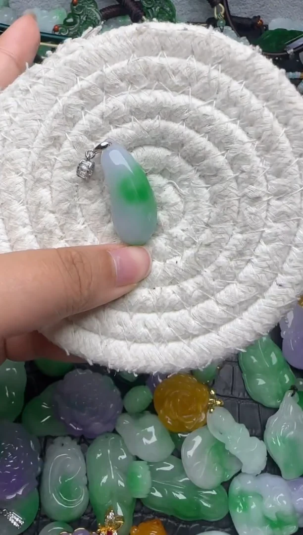 颈饰未镶嵌翡翠缅甸翡翠吊坠