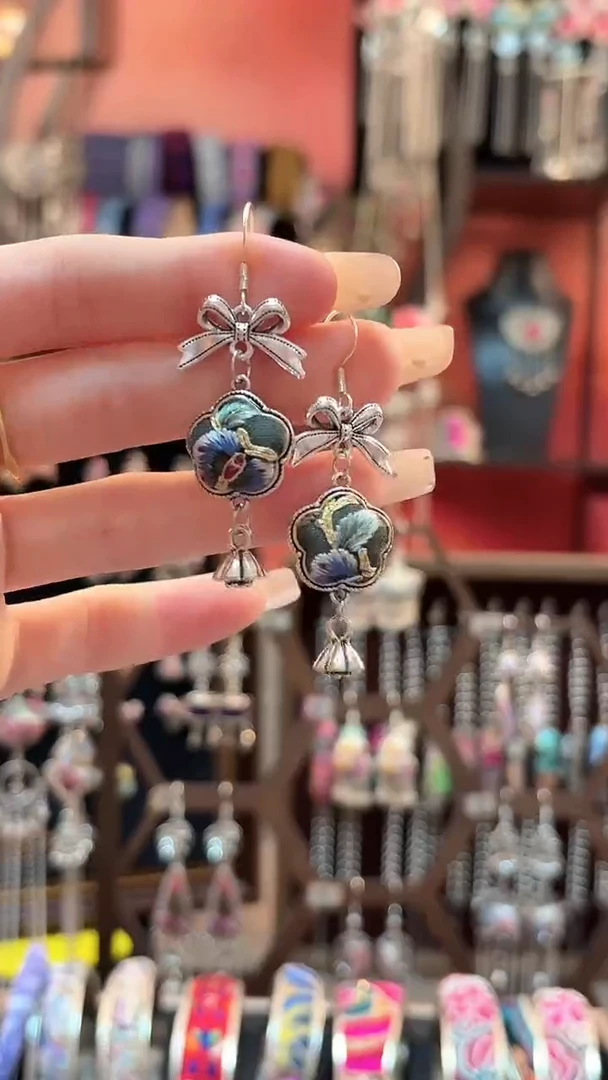 织绣云织谣民族风精美饰品  9**