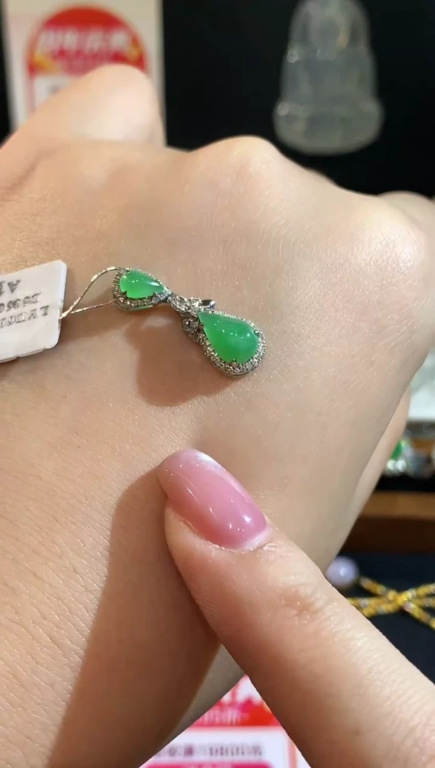 吊坠(不含链)18K金镶嵌翡翠多样性发其一