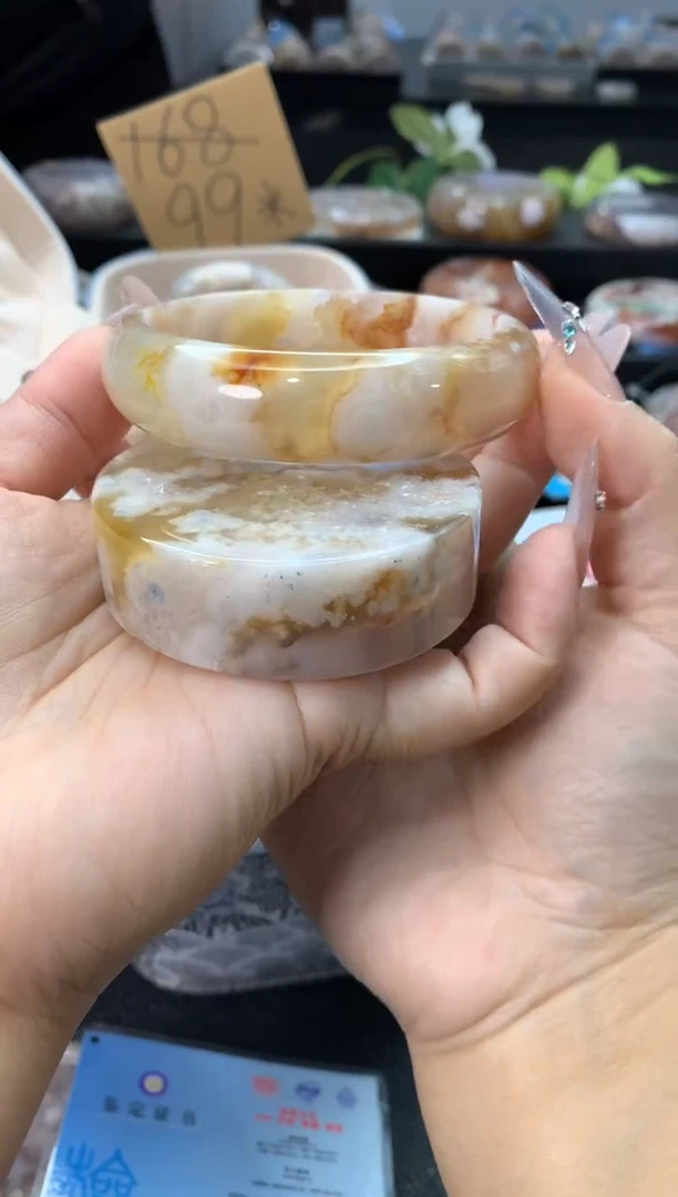 未镶嵌手镯石英质玉（62-63圈口）赠送镯心 无证书