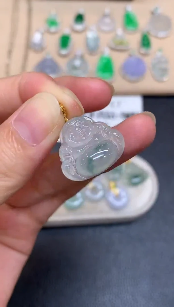 颈饰18K金镶嵌翡翠佛公【无服务费