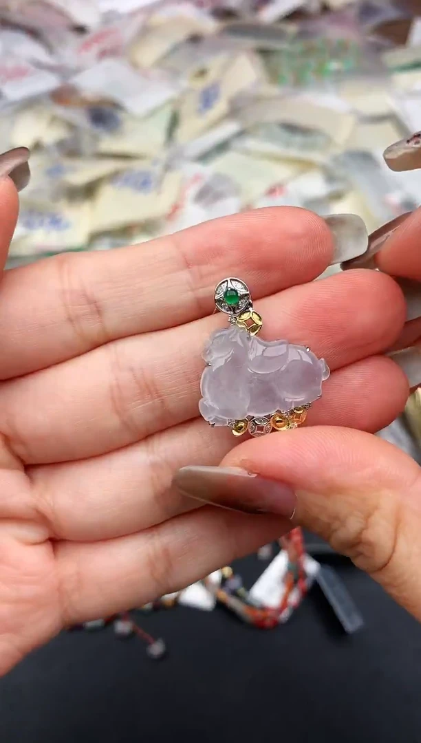 18K金镶嵌挂件翡翠—