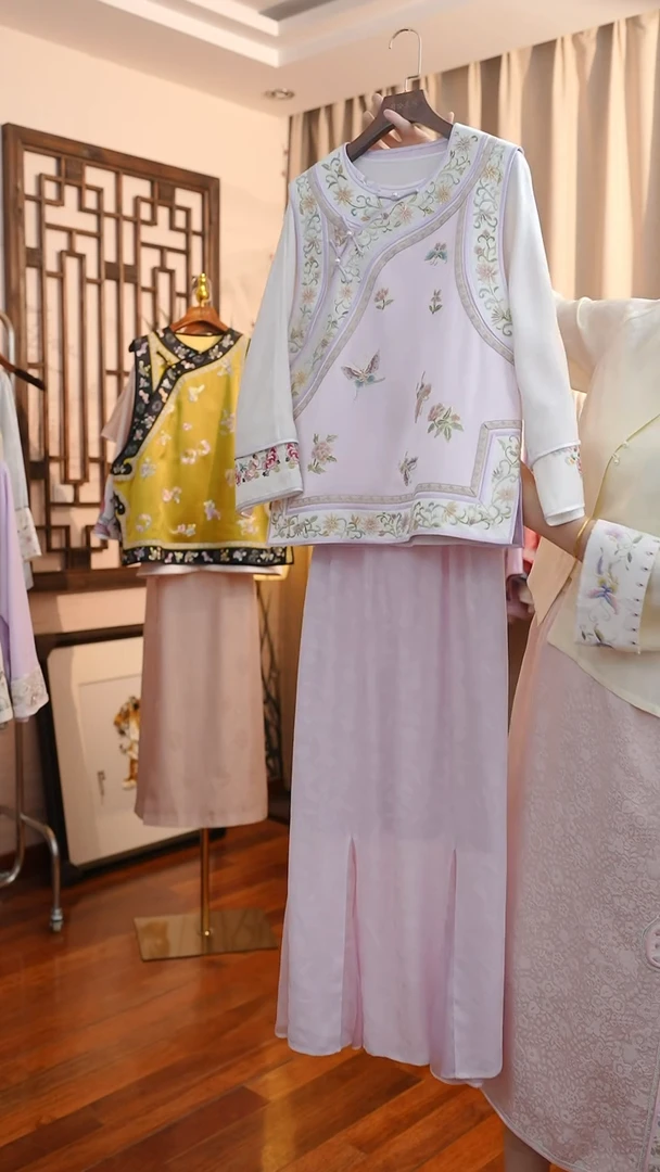刺绣紫色马甲 桑蚕丝非遗苏绣服饰一物一件