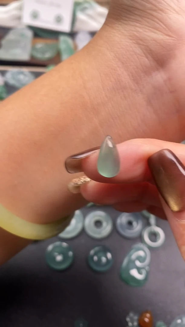 颈饰未镶嵌翡翠福瓜