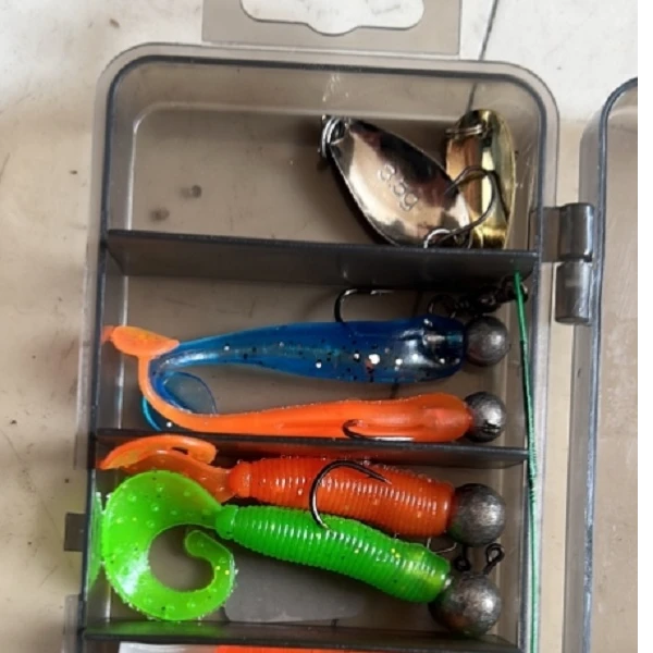 路亚假饵一盒装软虫亮片等