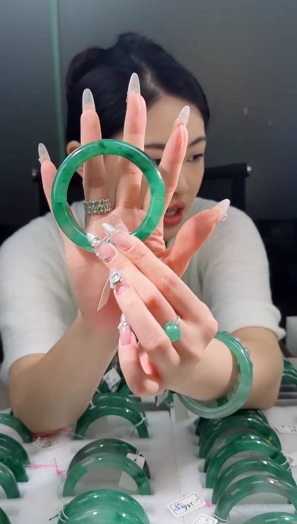 【闪购商品】石英质玉手镯未镶嵌17