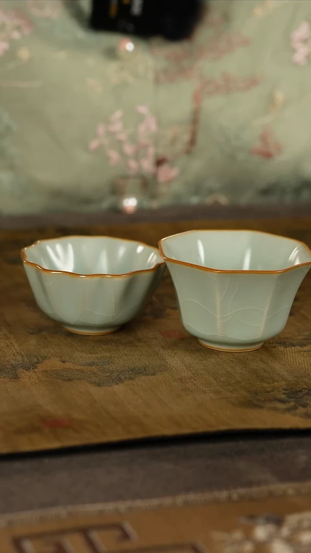 善窑厂汝窑天青八方牡丹对杯