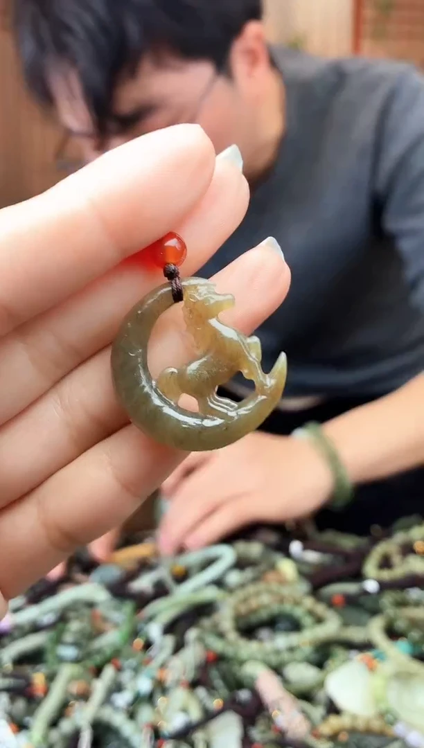 颈饰未镶嵌和田玉1