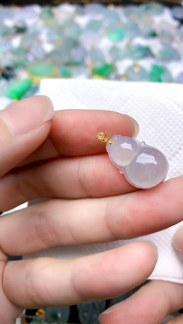 颈饰18K金镶嵌翡翠天然A货翡翠