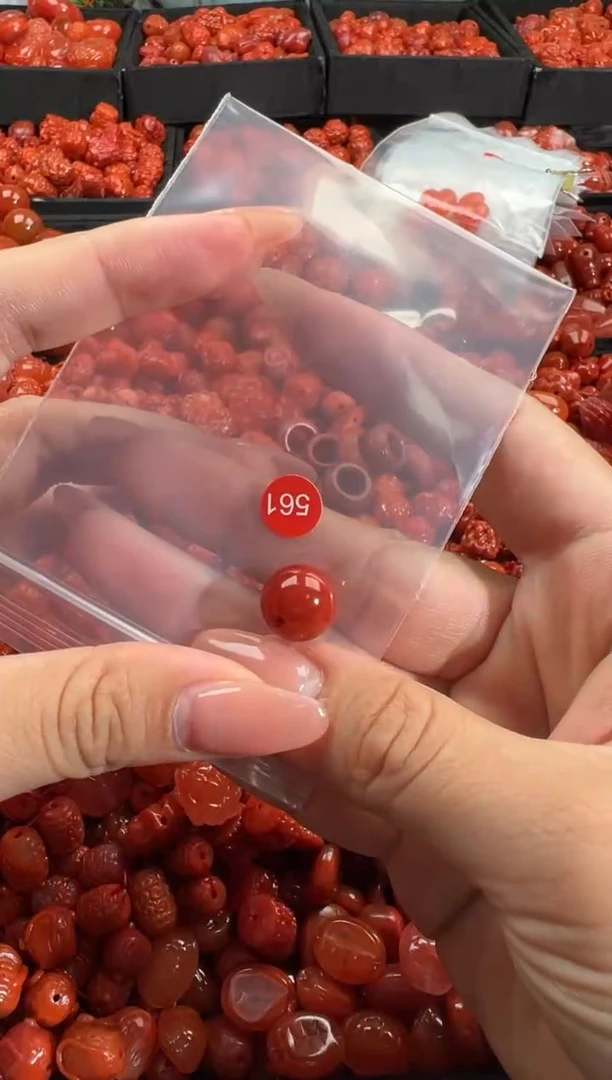 南红玛瑙未镶嵌颈饰1