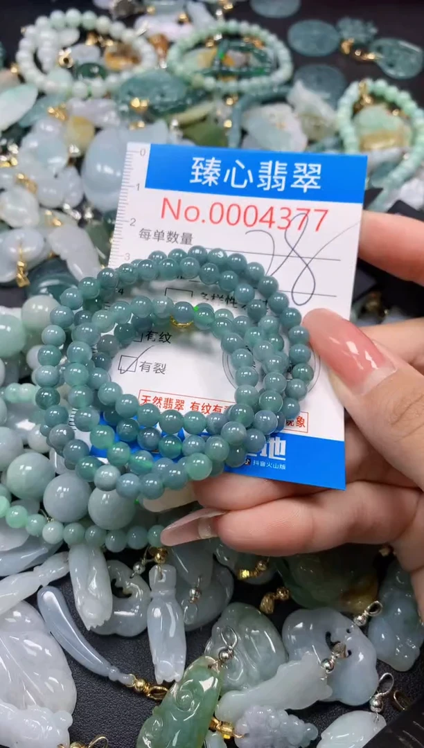 翡翠未镶嵌颈饰4377