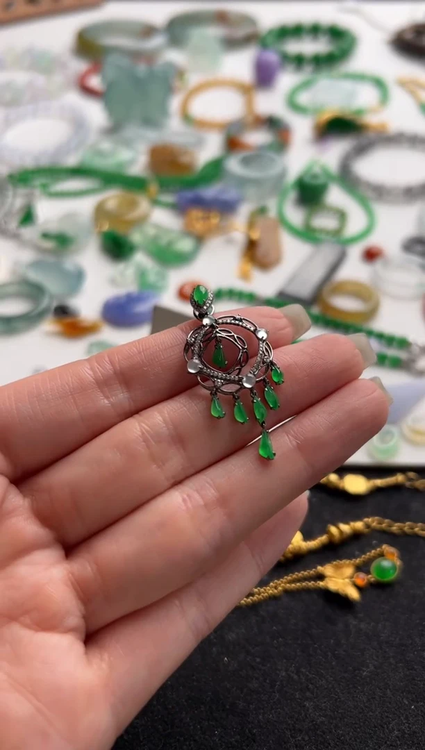 定制翡翠18K金镶嵌绿随行风铃6500