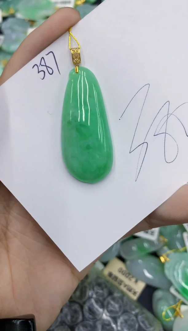 颈饰18K金镶嵌翡翠111111111111