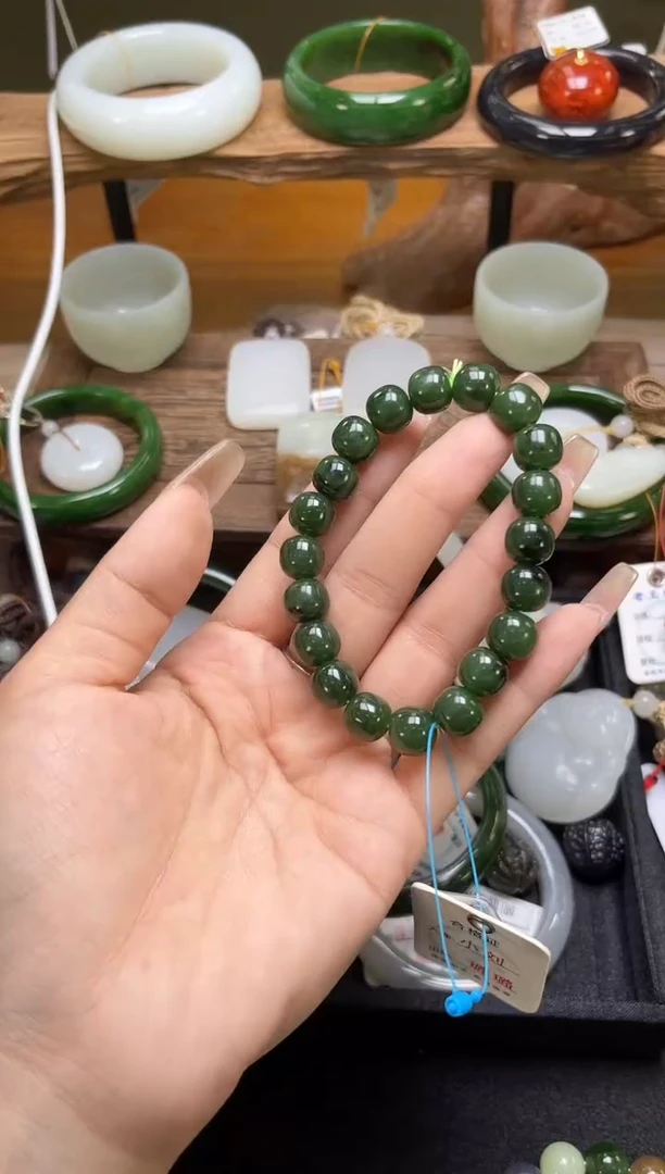 未镶嵌手串和田玉卡10俄料碧玉 老型 有瑕疵