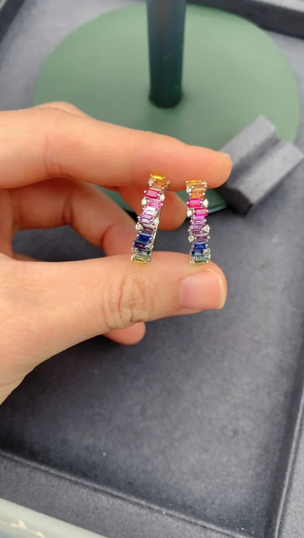 耳环彩色蓝宝石18K金镶嵌2.6ct彩蓝宝 DF