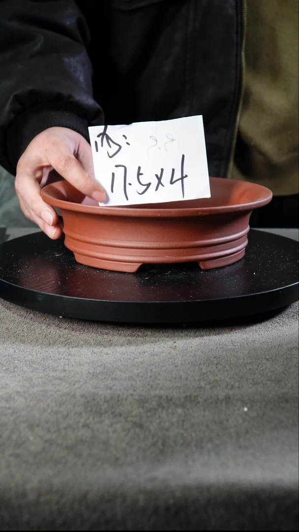 A宜兴紫砂小花盆