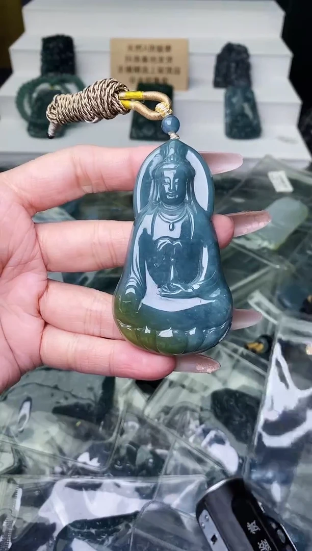 颈饰未镶嵌翡翠