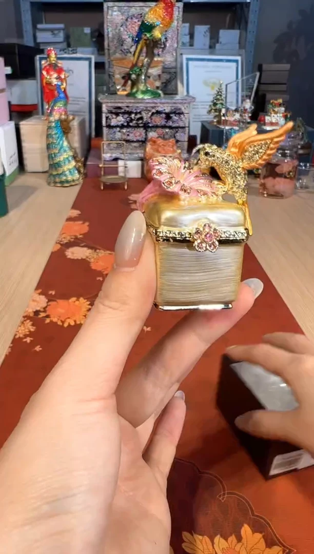 【闪购商品】杯251金色蜂鸟盒