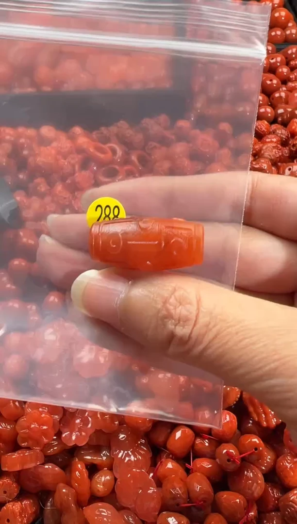 颈饰未镶嵌南红玛瑙1