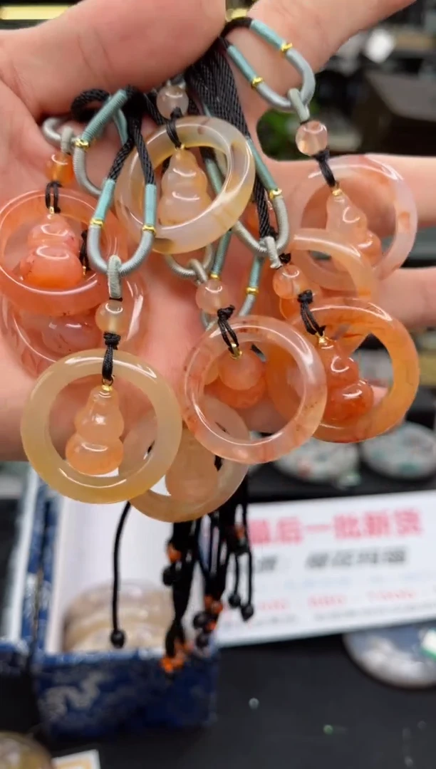 【闪购商品】石英质玉吊坠(赠链)未镶嵌葫芦吊坠（多样性发货）