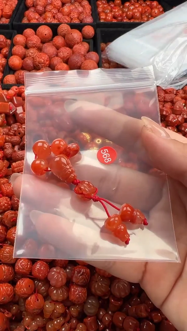 南红玛瑙未镶嵌颈饰1