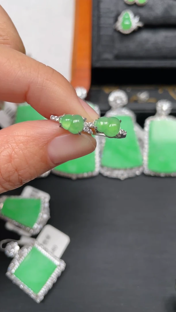 【闪购商品】翡翠耳环银S925镶嵌翡翠