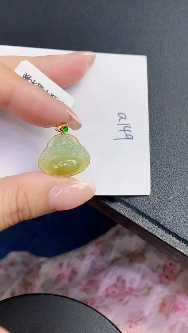 翡翠18K金镶嵌颈饰缅甸天然翡翠A货