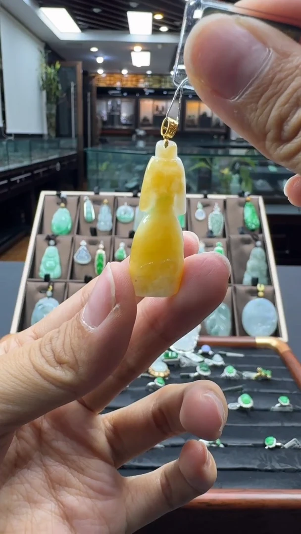 颈饰18K金镶嵌翡翠熙***～旗袍