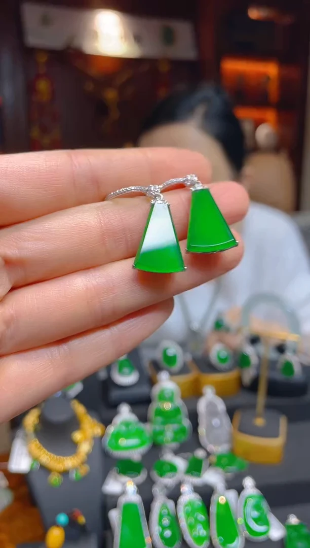 【闪购商品】翡翠耳饰18K金镶嵌121157天然A货翡翠无事牌耳坠