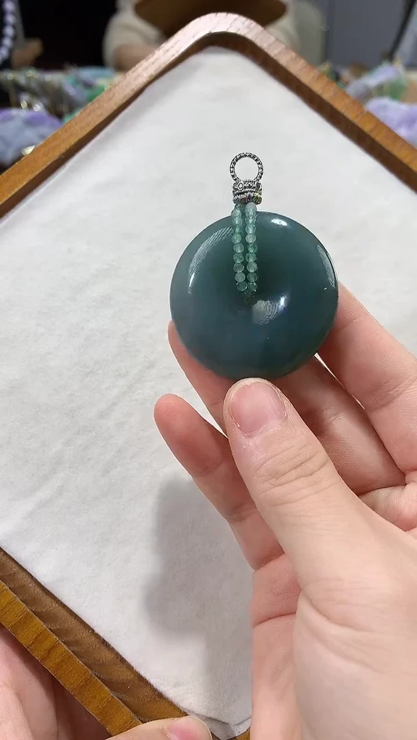 颈饰未镶嵌翡翠吊坠