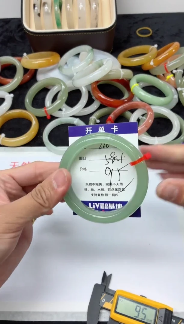 未镶嵌手镯石英质玉226