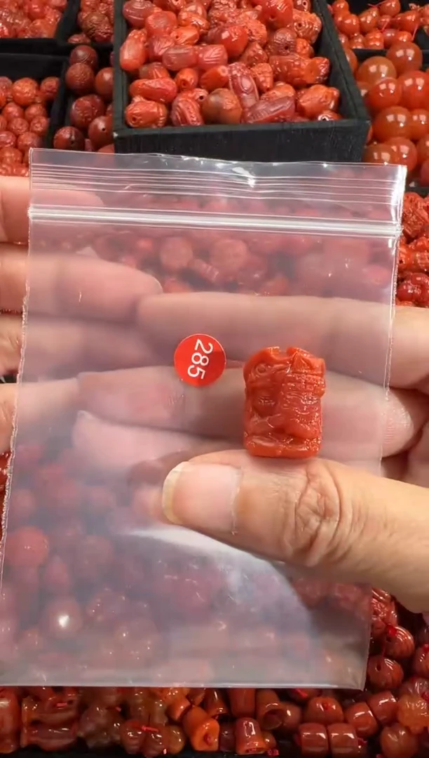 南红玛瑙未镶嵌颈饰1