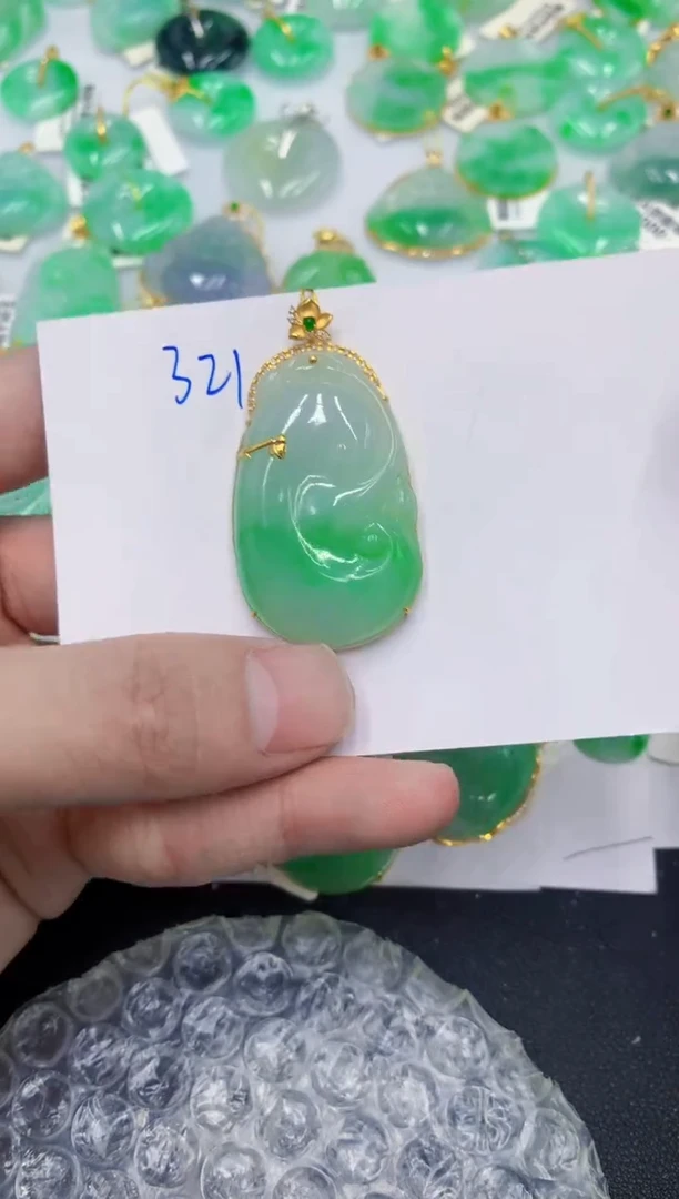 颈饰18K金镶嵌翡翠1111111