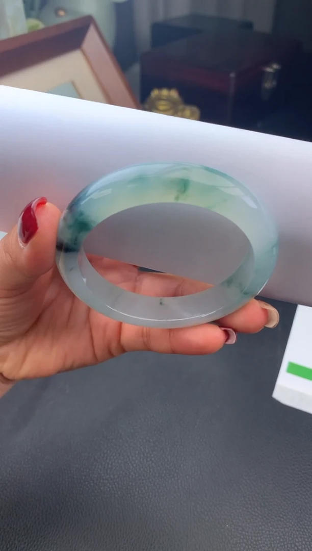 未镶嵌手镯翡翠暴**鲤假一赔三   手镯