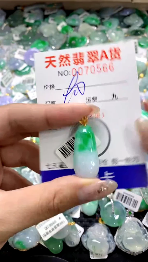 颈饰18K金镶嵌翡翠1111111111111111