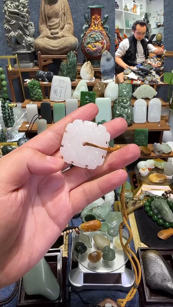 【闪购商品】和田玉颈饰未镶嵌18