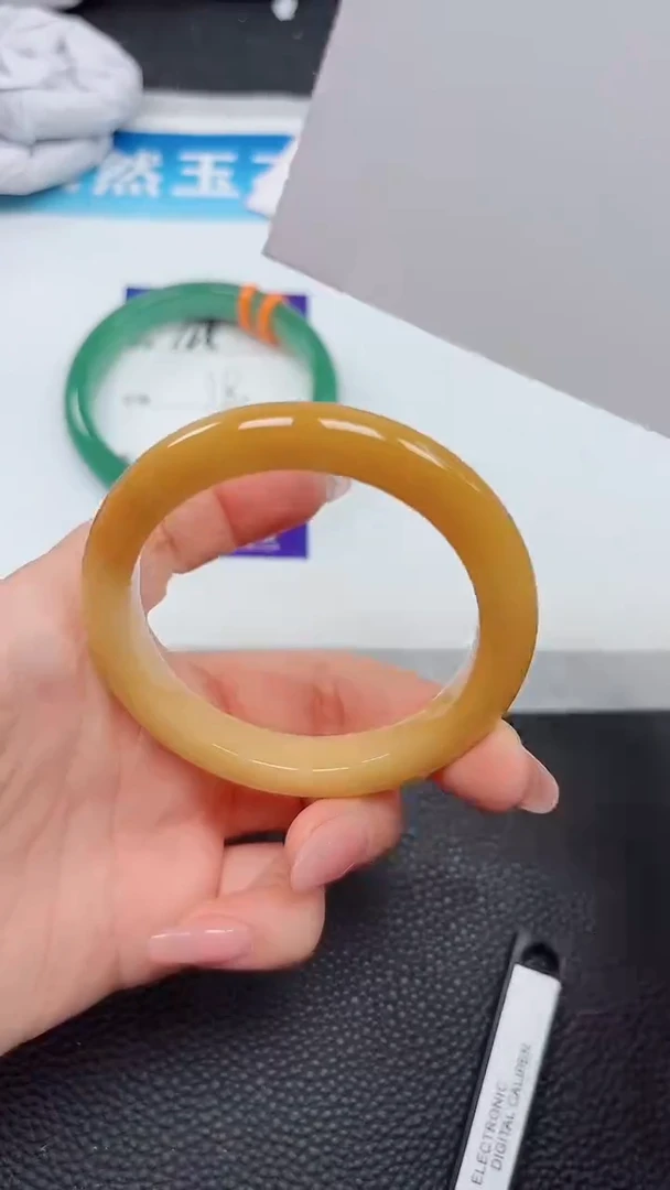 【闪购商品】石英质玉手镯未镶嵌169