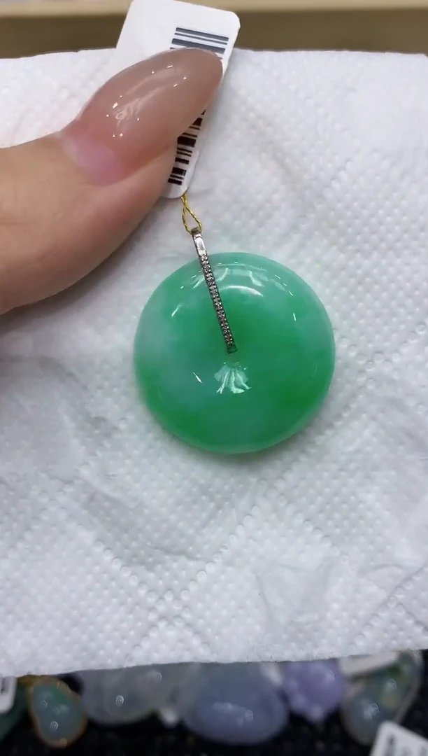 翡翠18K金镶嵌颈饰111111111111