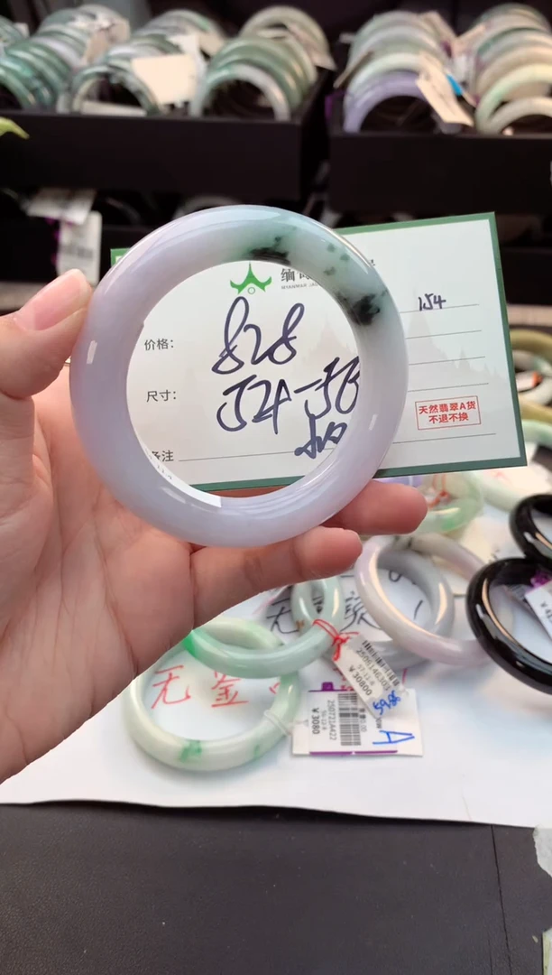 定制翡翠未镶嵌毛货需精细抛光+多人
