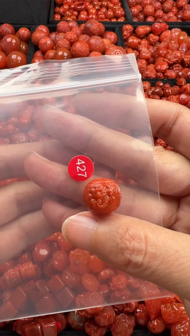 南红玛瑙未镶嵌颈饰1