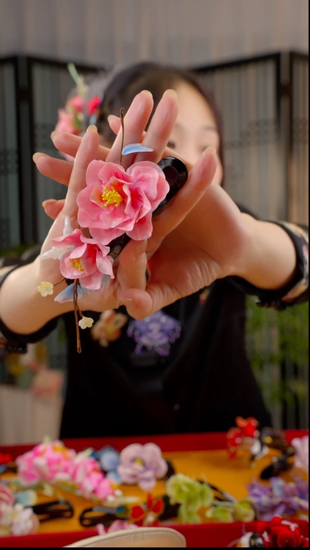 刺绣非遗绒花苏绣饰品