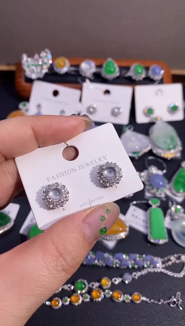 【闪购商品】翡翠耳饰18K金镶嵌耳饰