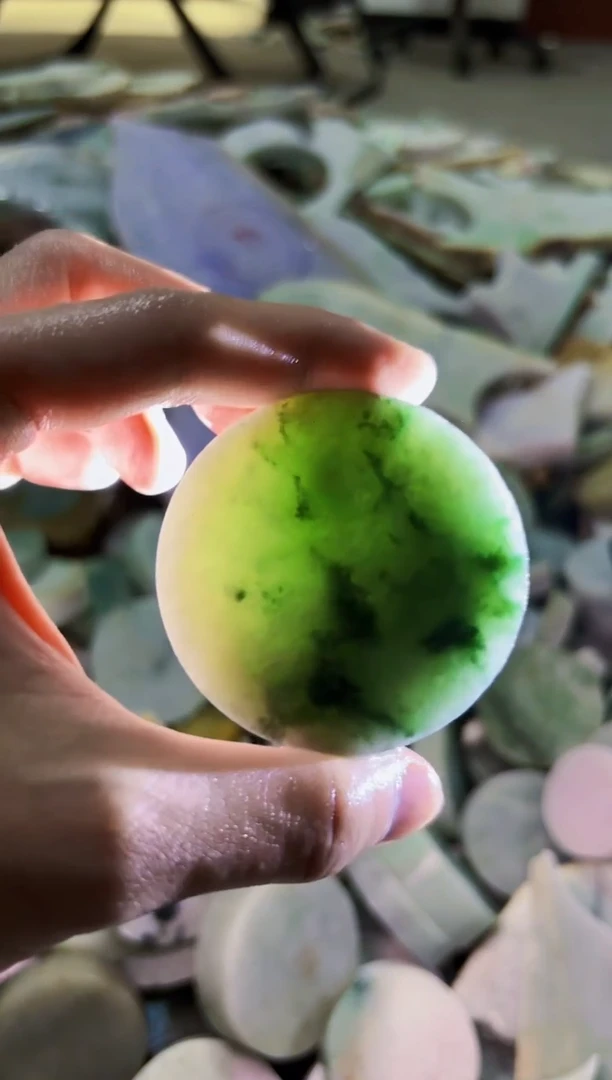 【闪购商品】翡翠颈饰未镶嵌A货吴玉300